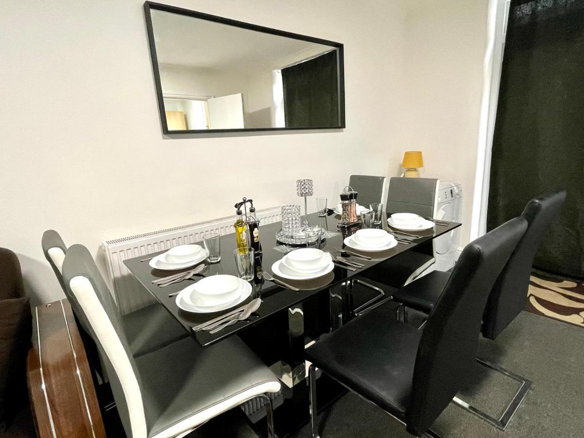 4 Bedrooms House, 3 Bathrooms , Separate Reception, Full Kitchen, Garden, Parking Λονδίνο Εξωτερικό φωτογραφία