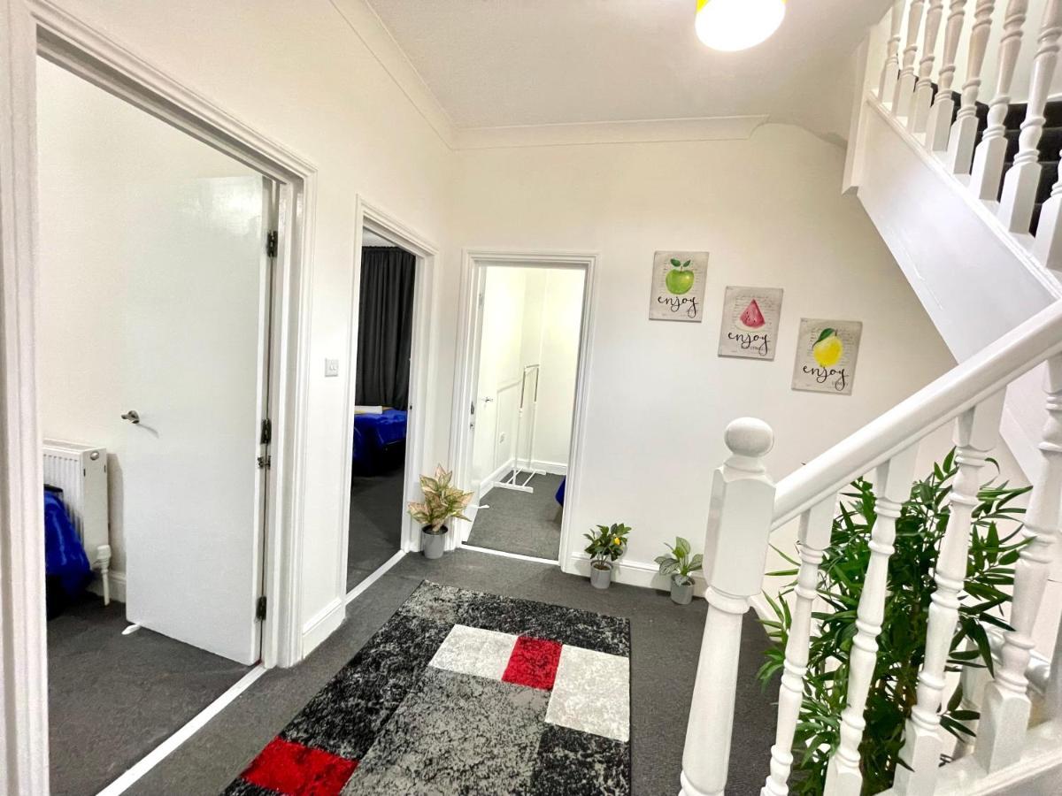 4 Bedrooms House, 3 Bathrooms , Separate Reception, Full Kitchen, Garden, Parking Λονδίνο Εξωτερικό φωτογραφία