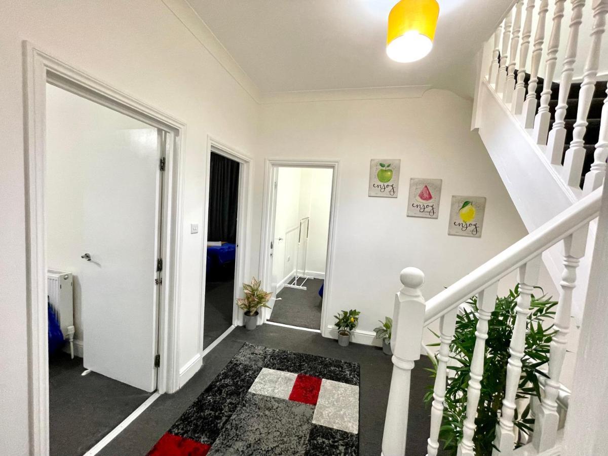 4 Bedrooms House, 3 Bathrooms , Separate Reception, Full Kitchen, Garden, Parking Λονδίνο Εξωτερικό φωτογραφία