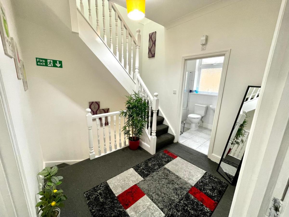 4 Bedrooms House, 3 Bathrooms , Separate Reception, Full Kitchen, Garden, Parking Λονδίνο Εξωτερικό φωτογραφία