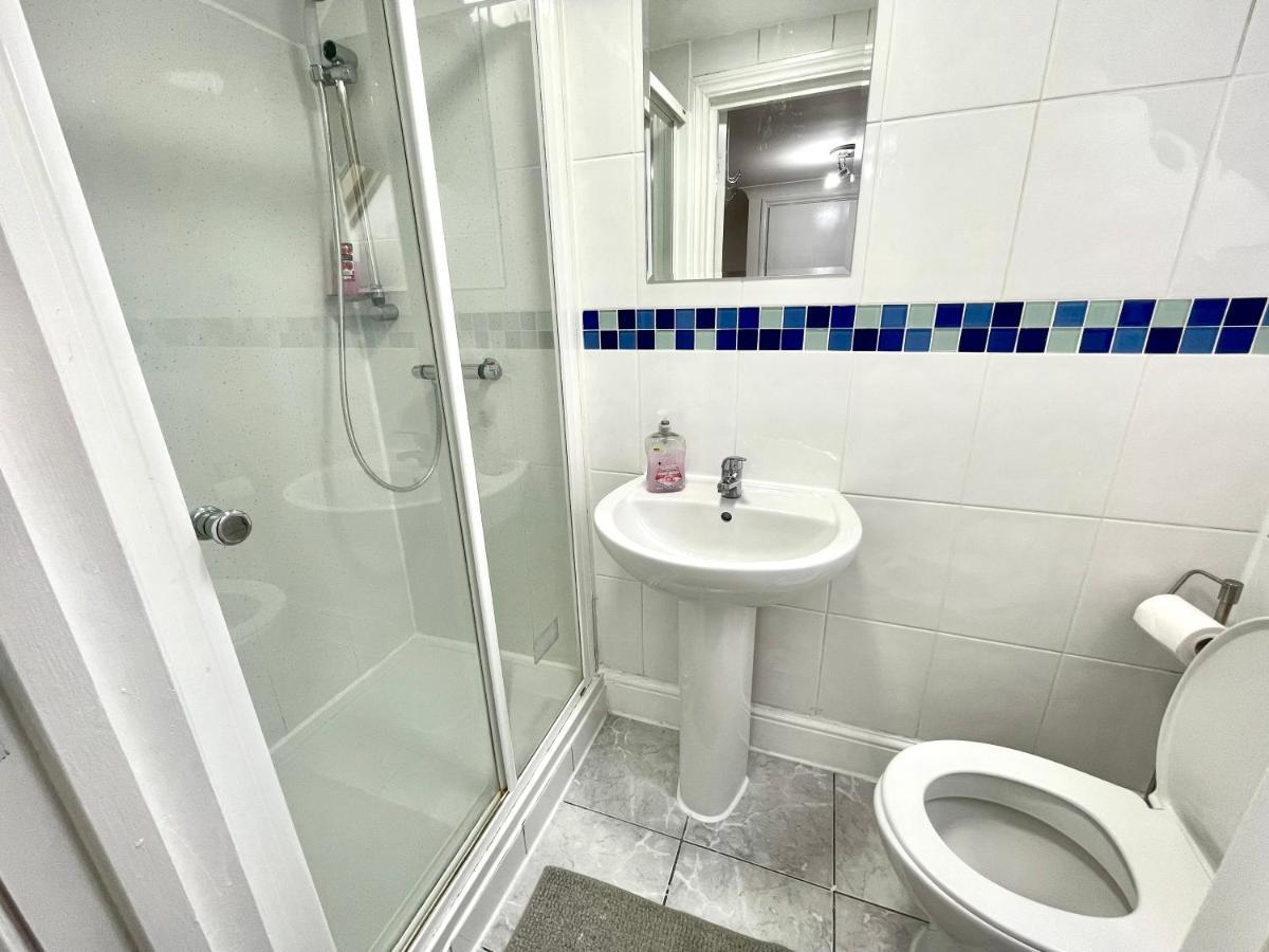 4 Bedrooms House, 3 Bathrooms , Separate Reception, Full Kitchen, Garden, Parking Λονδίνο Εξωτερικό φωτογραφία