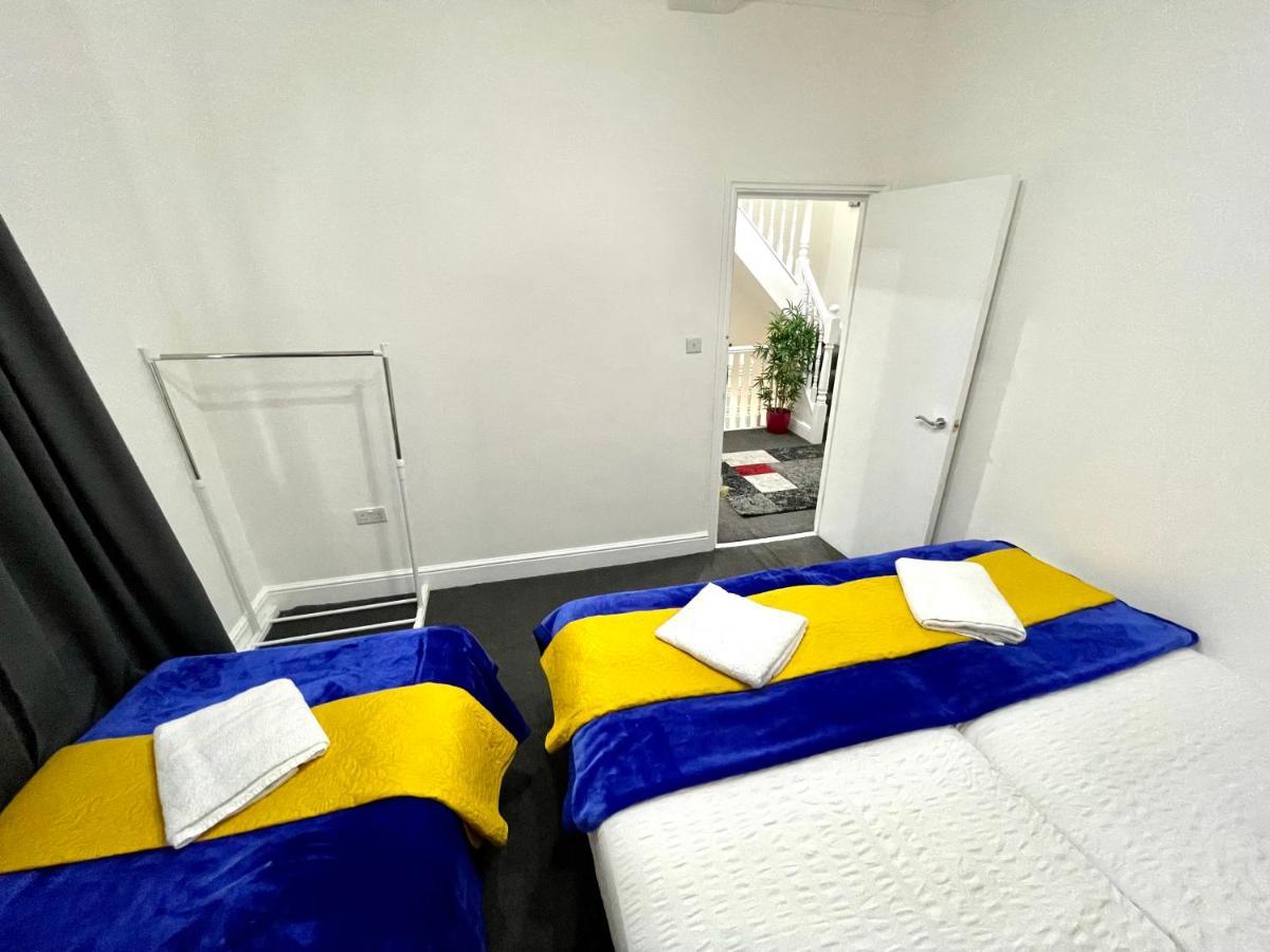 4 Bedrooms House, 3 Bathrooms , Separate Reception, Full Kitchen, Garden, Parking Λονδίνο Εξωτερικό φωτογραφία
